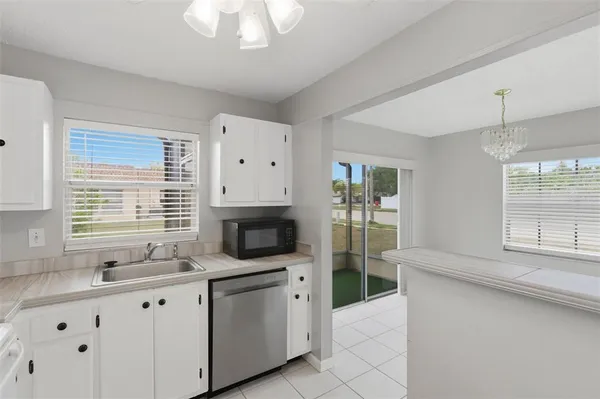 $2,100 | 9992 86th Street, Seminole, FL 33777