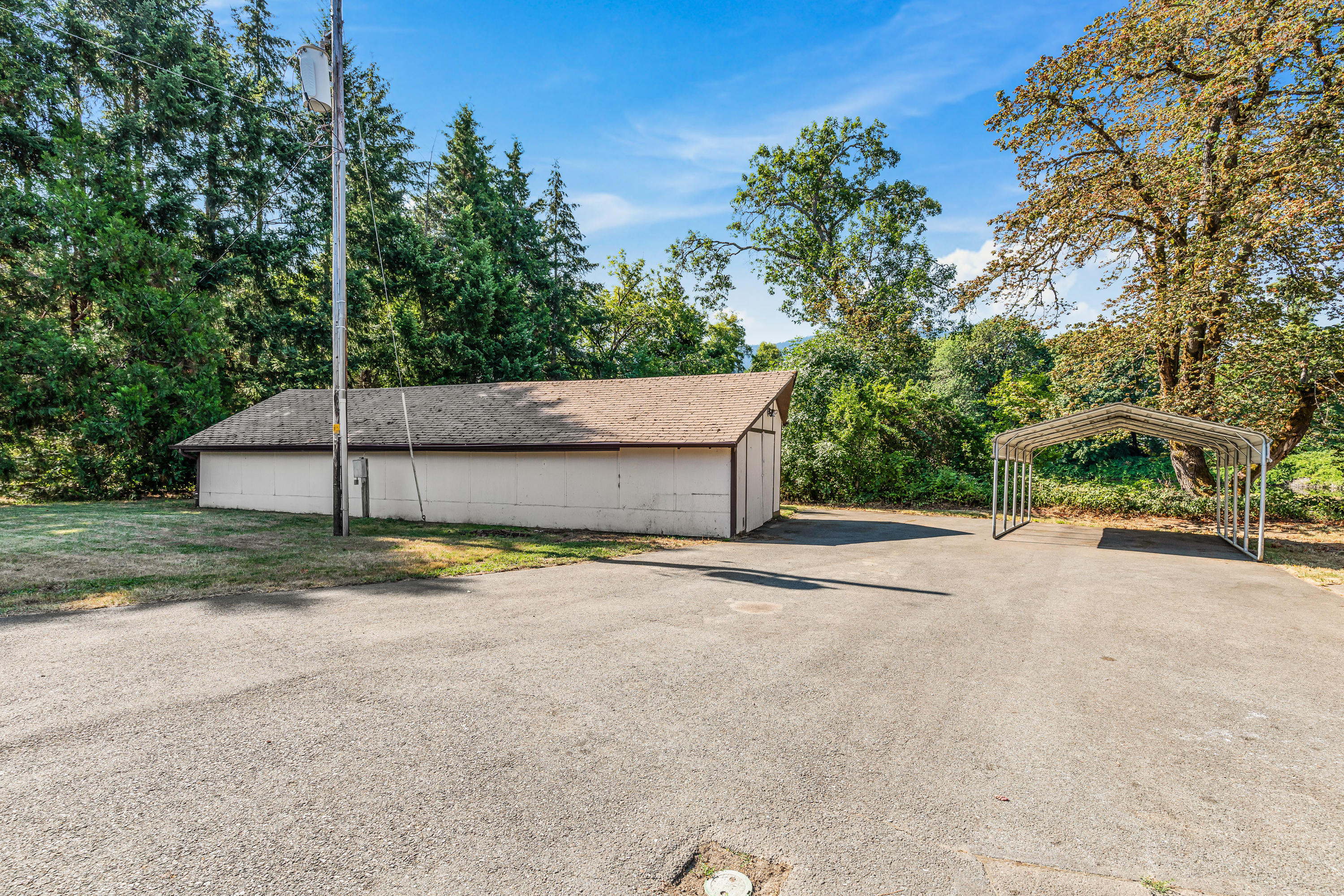 6745 North Applegate Road Grants Pass, OR 97527 - Photo 51 of 82 9R9A9446