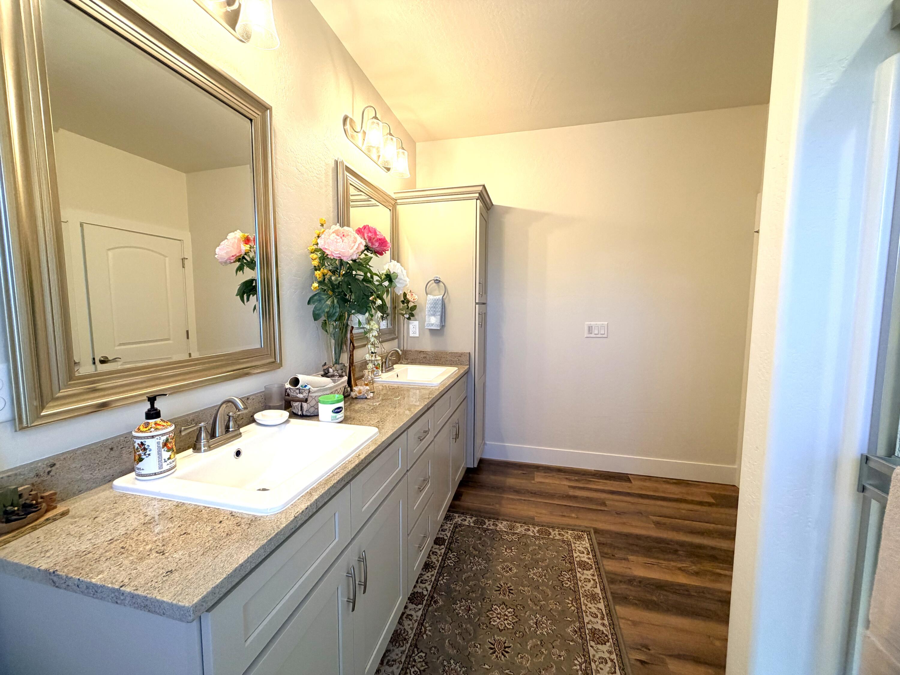 340 Cedar Ridge Drive Cave Junction, OR 97523 - Photo 17 of 37 master bathroom -