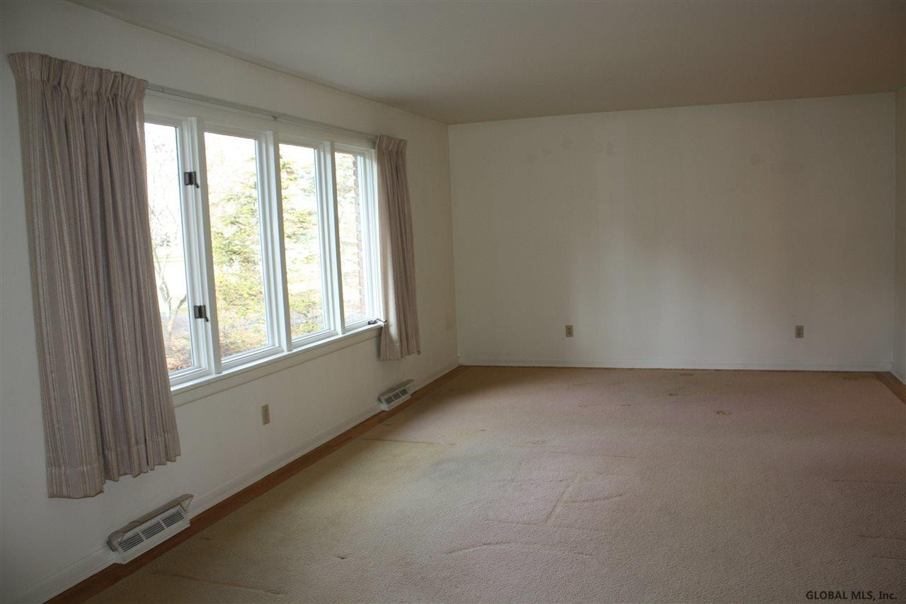 1028 Hickory Road Niskayuna, NY 12309 - Photo 5 of 25 Photo 5