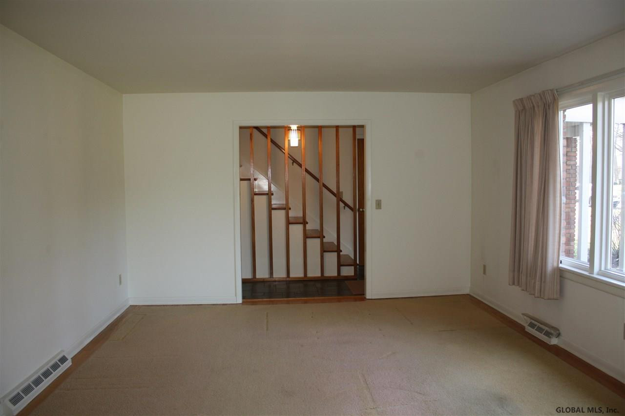 1028 Hickory Road Niskayuna, NY 12309 - Photo 6 of 25 Photo 6