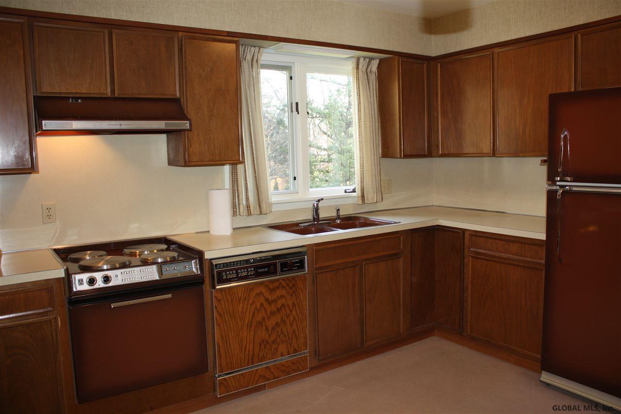 1028 Hickory Road Niskayuna, NY 12309 - Photo 10 of 25 Photo 10