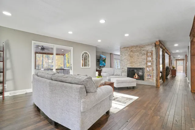 $925,000 | 9756 Cedar Hill Court, Evansville, IN 47710