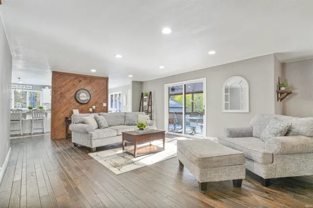 $925,000 | 9756 Cedar Hill Court, Evansville, IN 47710