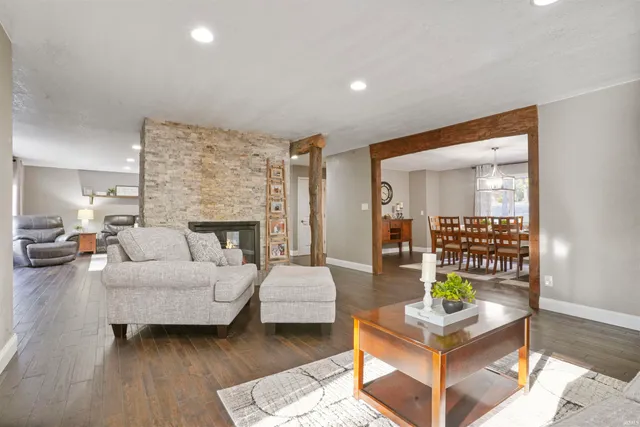 $925,000 | 9756 Cedar Hill Court, Evansville, IN 47710