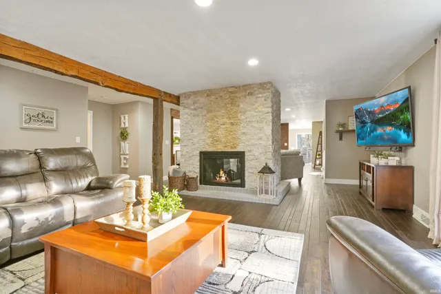 $925,000 | 9756 Cedar Hill Court, Evansville, IN 47710