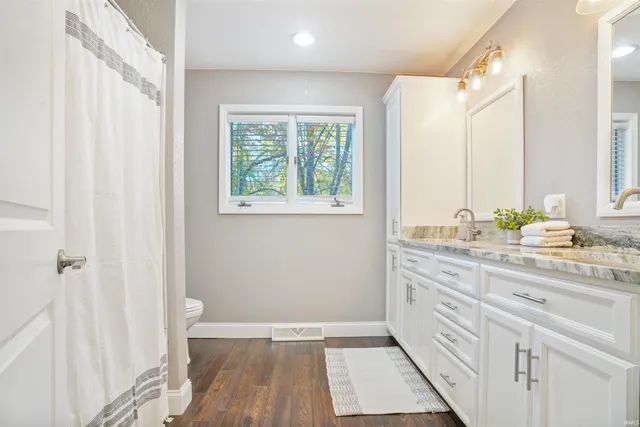 $925,000 | 9756 Cedar Hill Court, Evansville, IN 47710