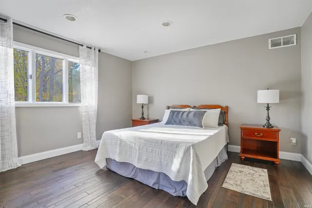 $925,000 | 9756 Cedar Hill Court, Evansville, IN 47710