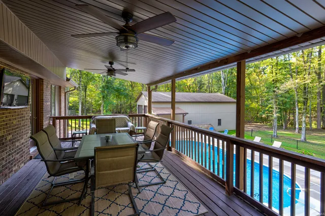 $925,000 | 9756 Cedar Hill Court, Evansville, IN 47710