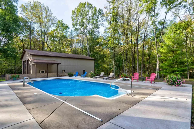 $925,000 | 9756 Cedar Hill Court, Evansville, IN 47710