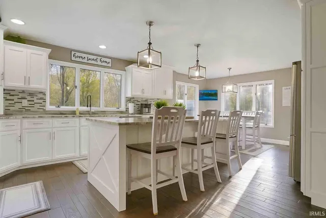 $925,000 | 9756 Cedar Hill Court, Evansville, IN 47710