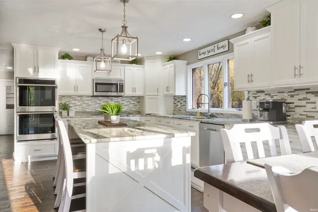 $925,000 | 9756 Cedar Hill Court, Evansville, IN 47710