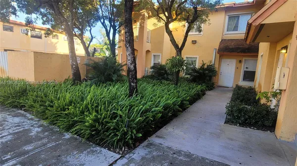 $2,150 | 50 East 21st Street, Unit 202, Hialeah, FL 33010