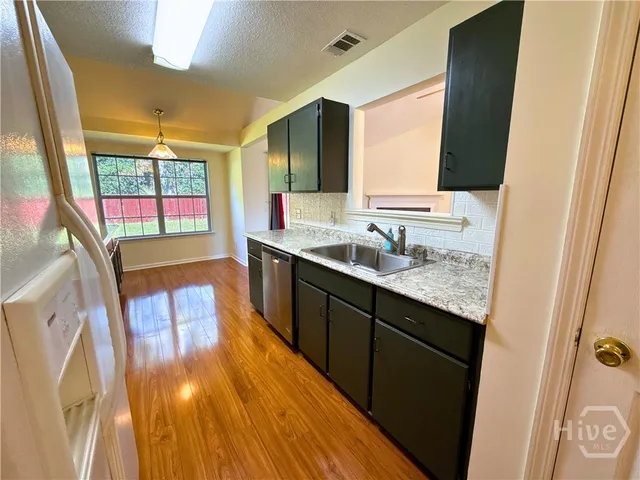 $2,200 | 144 Mills Run Drive, Savannah, GA 31405