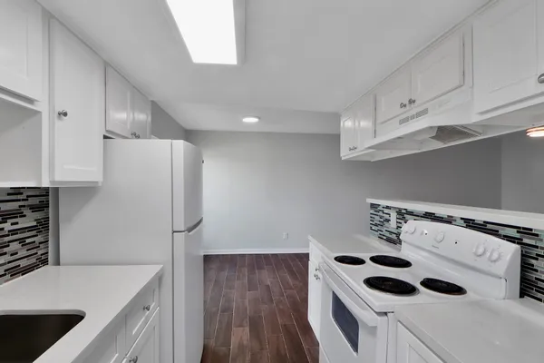 $1,100 | 7047 Bissonnet Street, Unit 117, Houston, TX 77074