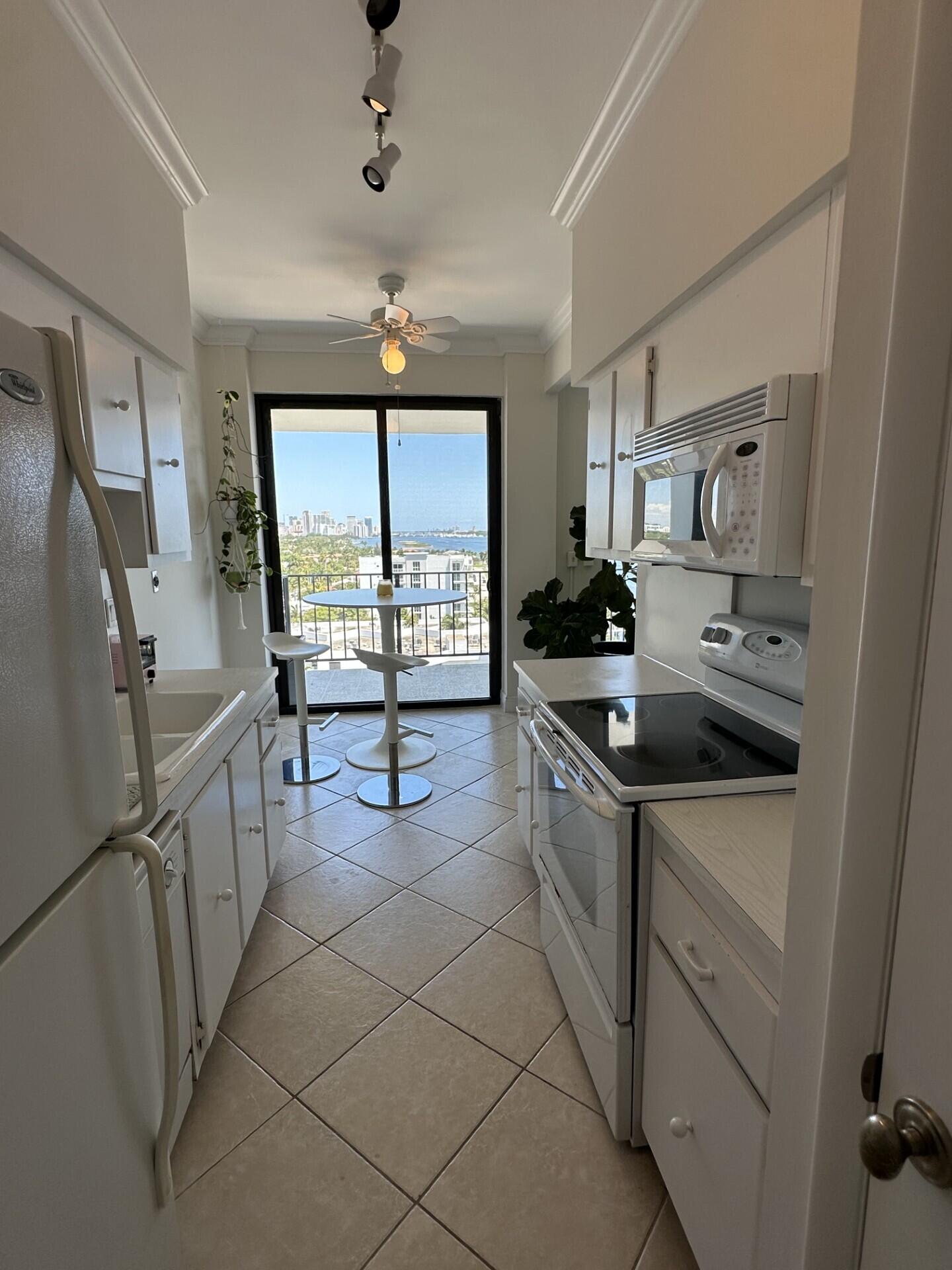 3800 Washington Road, Unit 1208 West Palm Beach, FL 33405 - Photo 7 of 10 3800 Kit
