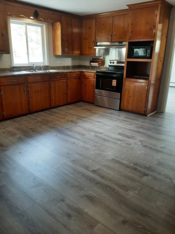 76 Hall Road Sturbridge, MA 01566 - Photo 9 of 18