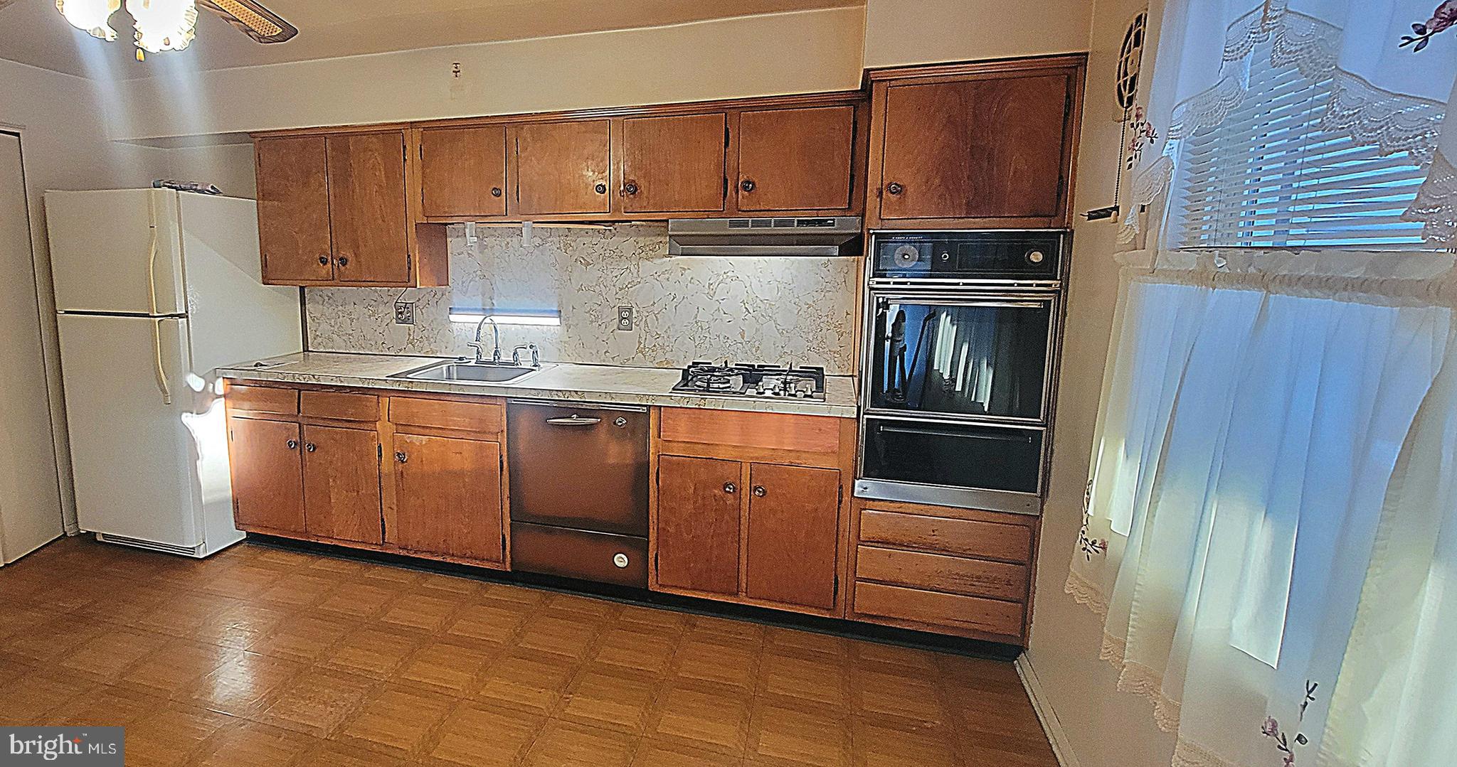 8137 Mid Haven Road Baltimore, MD 21222 - Photo 5 of 19