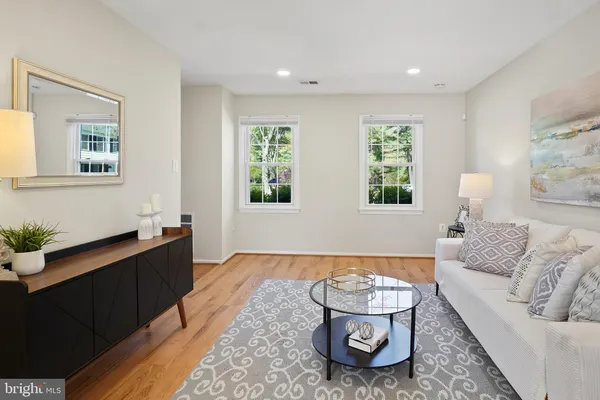 $525,000 | 10 Ingleside Court, Rockville, MD 20850