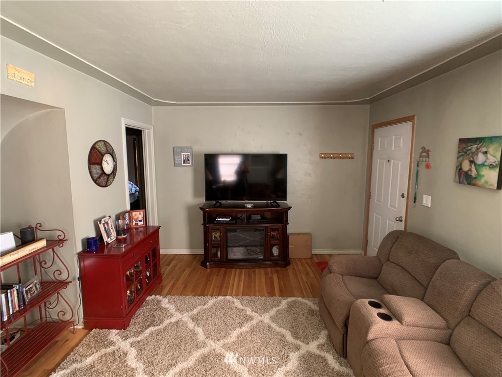 133 Columbia Road Ephrata, WA 98823 - Photo 15 of 29 a living room with furniture and a flat screen tv