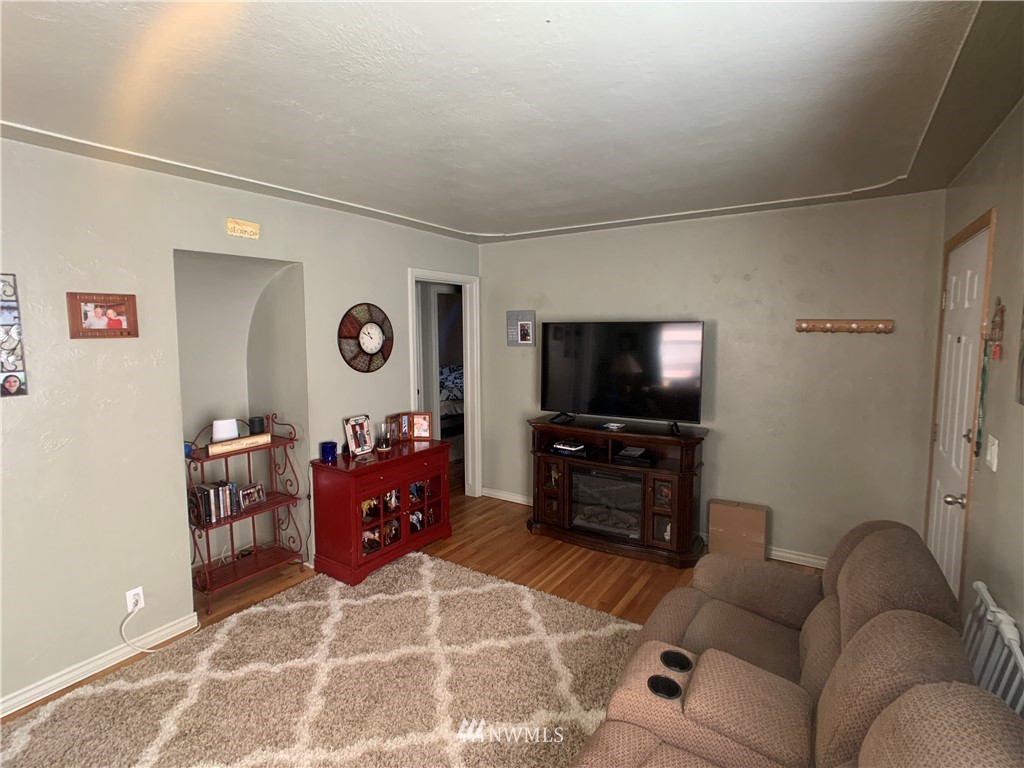 133 Columbia Road Ephrata, WA 98823 - Photo 16 of 29 a living room with furniture and a flat screen tv