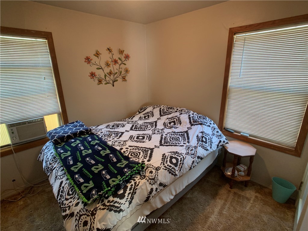 133 Columbia Road Ephrata, WA 98823 - Photo 18 of 29 a bedroom with a bed and a window