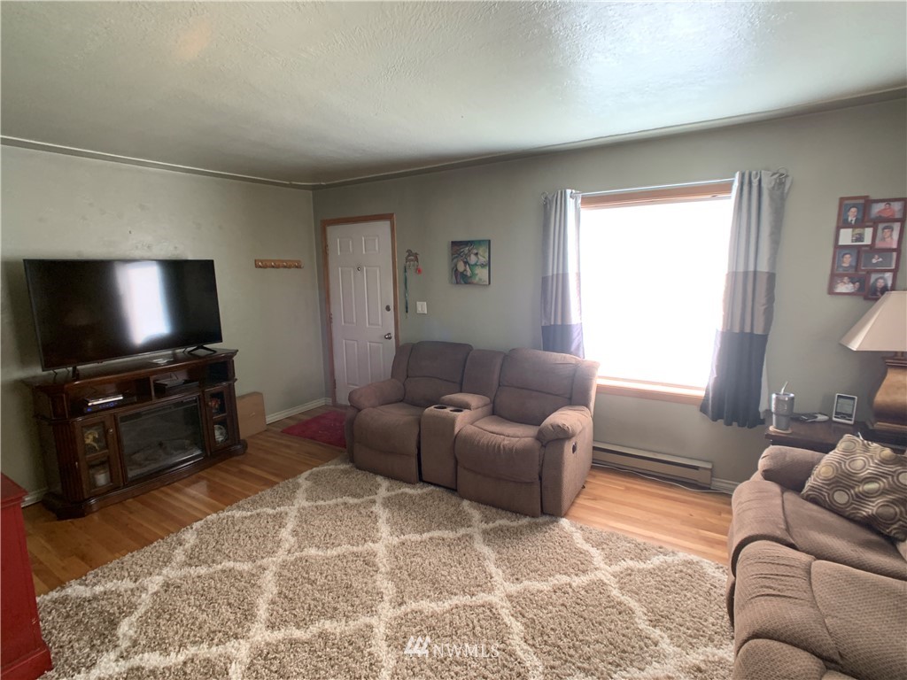 133 Columbia Road Ephrata, WA 98823 - Photo 20 of 29 a living room with furniture and a flat screen tv