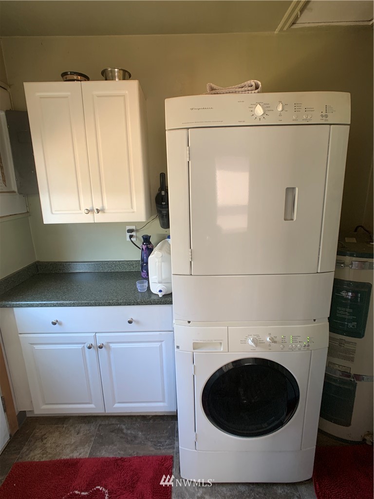 133 Columbia Road Ephrata, WA 98823 - Photo 25 of 29 a utility room with dryer and washer