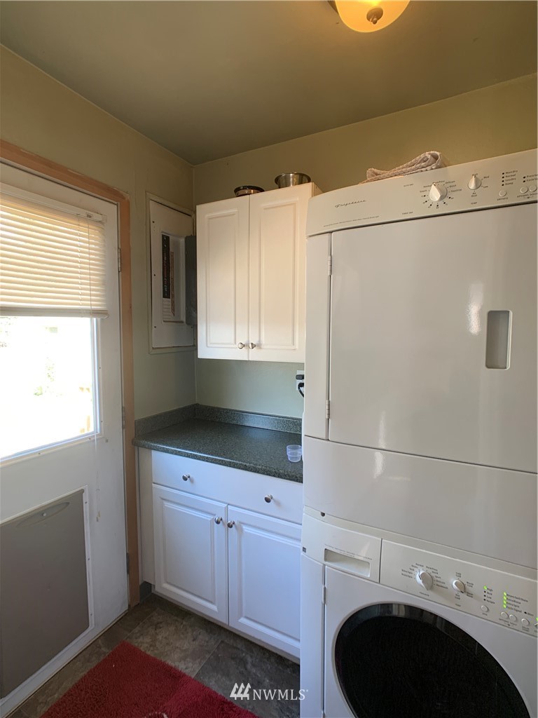 133 Columbia Road Ephrata, WA 98823 - Photo 26 of 29 a kitchen with a sink and cabinets