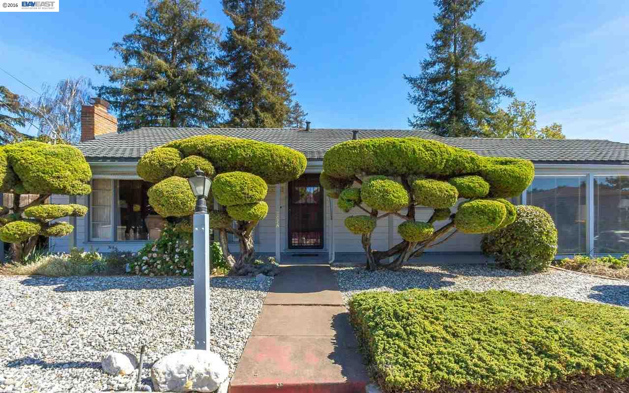 18878 Redwood Road Castro Valley, CA 94546 - Photo 1 of 1 Gallery Image 1