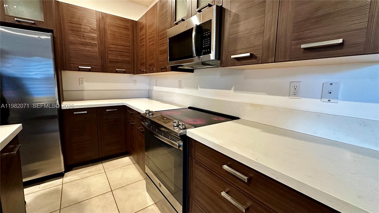 9155 Northwest 161st Street Miami Lakes, FL 33018 - Photo 13 of 47