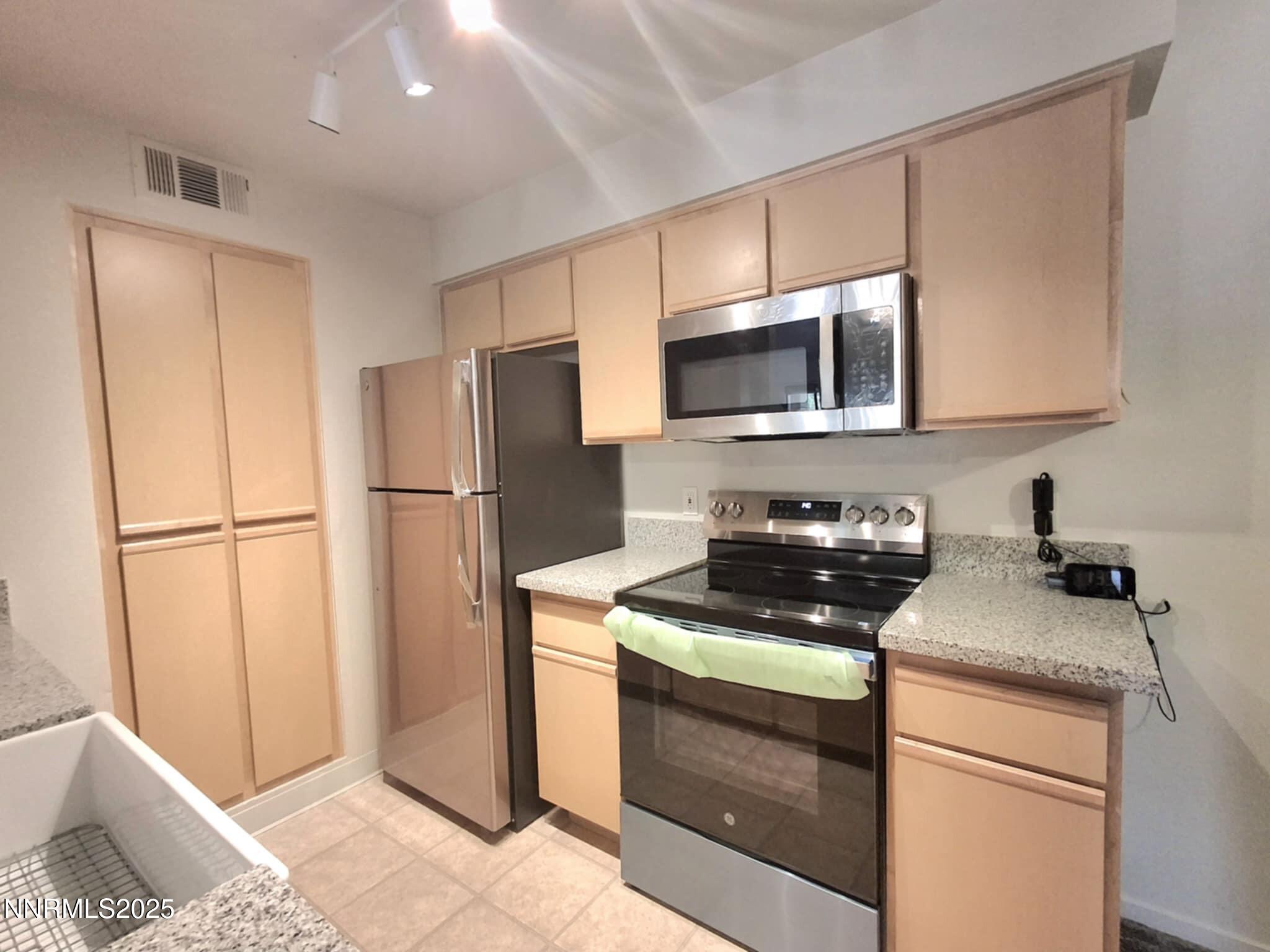 6850 Sharlands Avenue, Unit 2128 Reno, NV 89523 - Photo 6 of 39 d0c4a535-c059-4057-9dc3-5868bb04039b