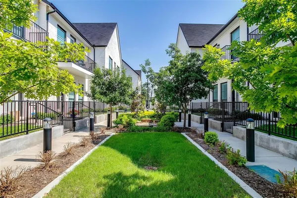 $319,000 | 128 South Cooper Street, Arlington, TX 76013