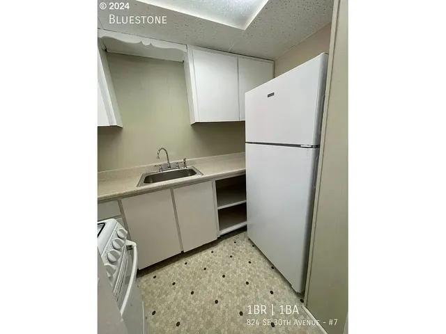 a view of utility room