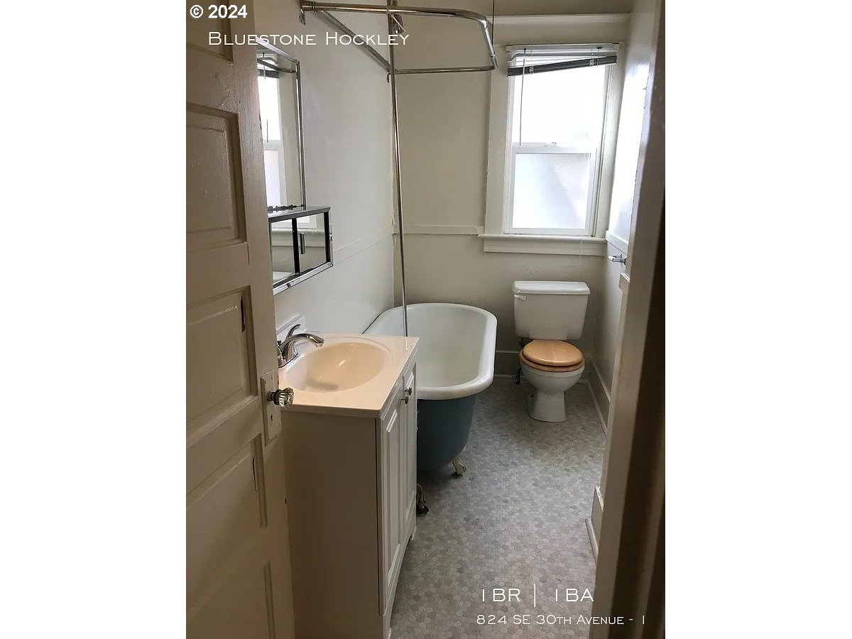 824 Southeast 30th Avenue Portland, OR 97214 - Photo 23 of 48