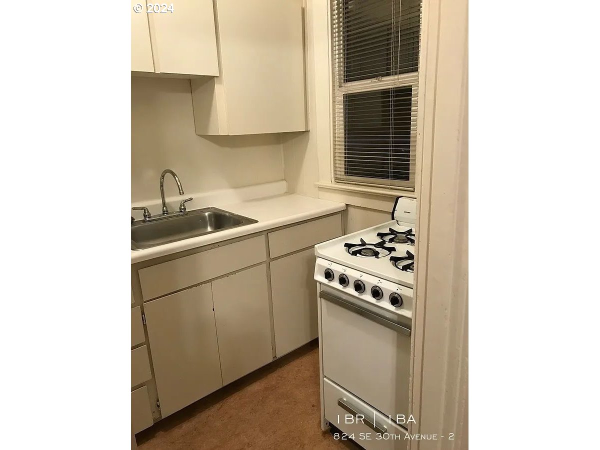 824 Southeast 30th Avenue Portland, OR 97214 - Photo 42 of 48