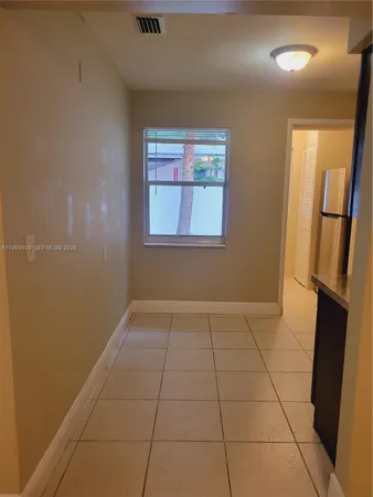 $2,000 | 2504 Northwest 9th Lane, Unit 2, Wilton Manors, FL 33311