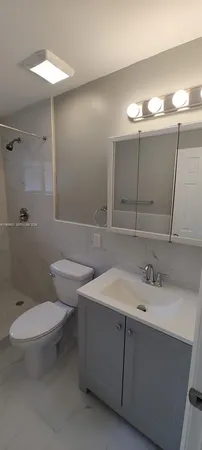 $2,000 | 2504 Northwest 9th Lane, Unit 2, Wilton Manors, FL 33311