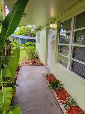 $2,000 | 2504 Northwest 9th Lane, Unit 2, Wilton Manors, FL 33311