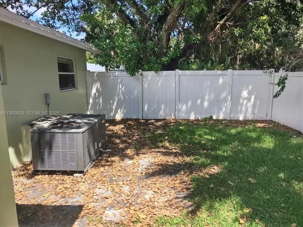 $2,000 | 2504 Northwest 9th Lane, Unit 2, Wilton Manors, FL 33311