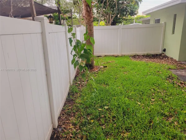 $2,000 | 2504 Northwest 9th Lane, Unit 2, Wilton Manors, FL 33311