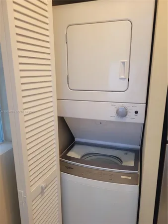 $2,000 | 2504 Northwest 9th Lane, Unit 2, Wilton Manors, FL 33311