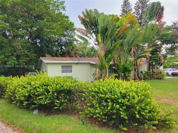 $2,000 | 2504 Northwest 9th Lane, Unit 2, Wilton Manors, FL 33311