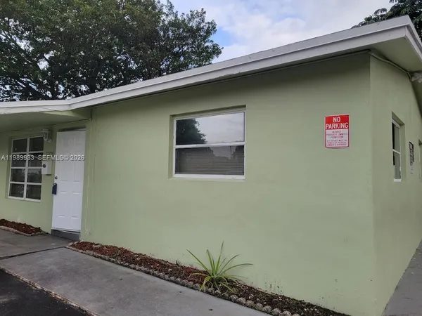 $2,000 | 2504 Northwest 9th Lane, Unit 2, Wilton Manors, FL 33311