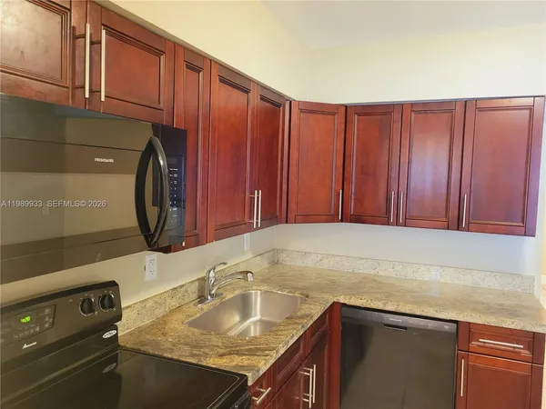 $2,000 | 2504 Northwest 9th Lane, Unit 2, Wilton Manors, FL 33311