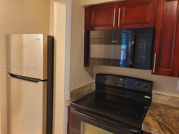 $2,000 | 2504 Northwest 9th Lane, Unit 2, Wilton Manors, FL 33311