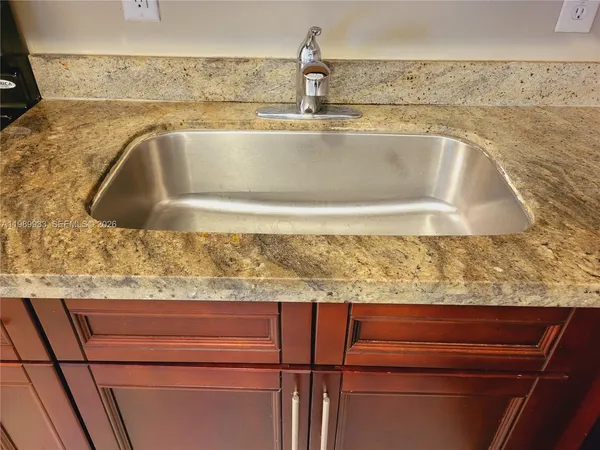 $2,000 | 2504 Northwest 9th Lane, Unit 2, Wilton Manors, FL 33311