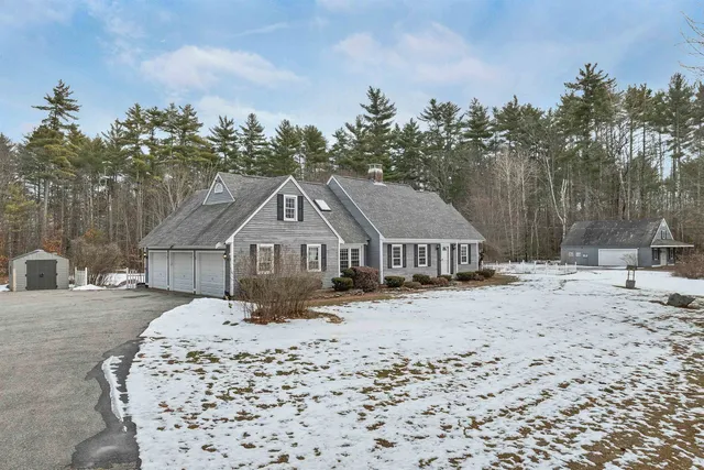 $718,000 | 132 Dustin Tavern Road, Weare, NH 03281