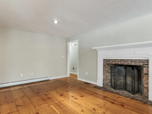 $718,000 | 132 Dustin Tavern Road, Weare, NH 03281