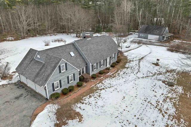 $718,000 | 132 Dustin Tavern Road, Weare, NH 03281